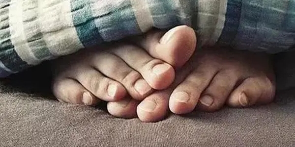 一脫鞋子就尷尬？腳臭的4大原因和解決妙招！